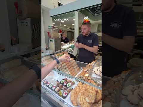 Turista brasileira e atendente italiano se entendem mesmo cada um falando seu idioma
