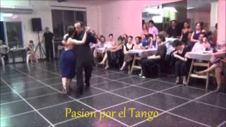 PAOLA TACCHETTI y JOSE LUIS FERRARO bailando SI SOS BRUJO en FLOREAL MILONGA