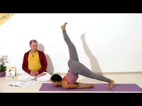 Volle Heuschrecke mit Füßen auf dem Kopf - Yoga Asana Lexikon