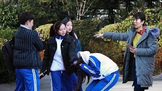 When school bullying happens on the street, what would Chinese people do？ video