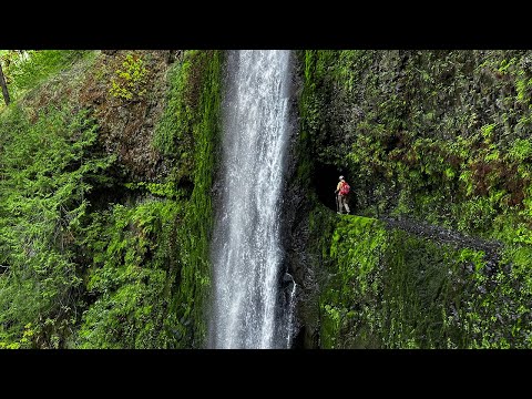 Hiking the Eagle Creek Trail to Tunnel Falls - Oregon