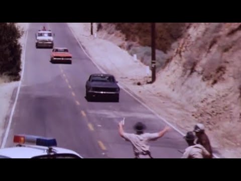 The Dukes of Hazzard 1979 | Scenes from "The Days of Shine and Roses" | Right down to the finish |