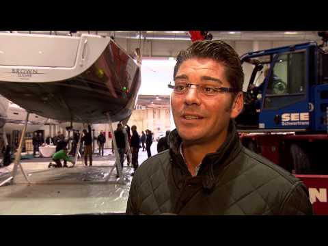 hanseboot 2014: Kranen der Yachten und Aufbau