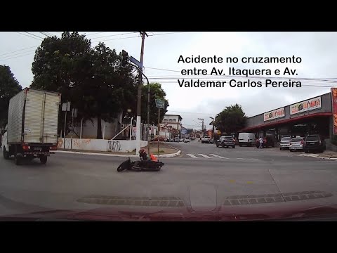 Cruzamento entre Av Waldemar C. Pereira e Av. Itaquera