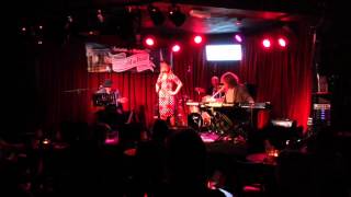 Aurora & the Chanson Trio - "Non, Je Ne Regrette Rien"