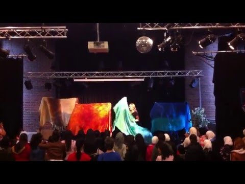 Dansöz dansar magdans på Sofielund 2011
