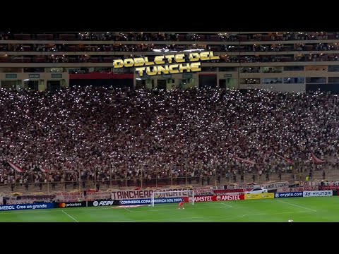 "Reacción y resumen Universitario vs LDU desde la tribuna" Barra: Trinchera Norte • Club: Universitario de Deportes • País: Peru