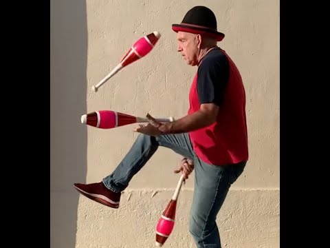 12 easy three club juggling tricks