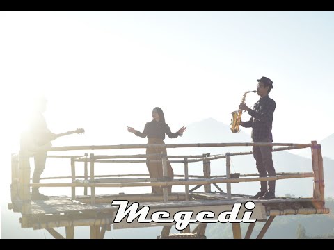 Putri Bulan - MEGEDI (Acoustic Version)