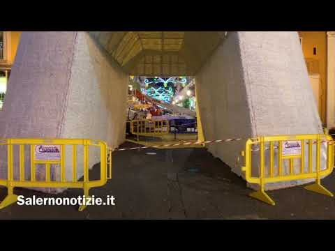 Montaggio mega Albero di Natale in Piazza Portanova