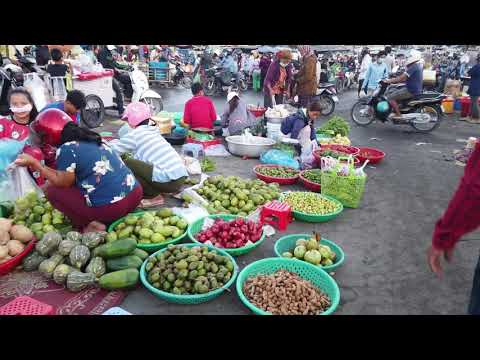 Vegetables Market In Phnom Penh - Foods And People Activities