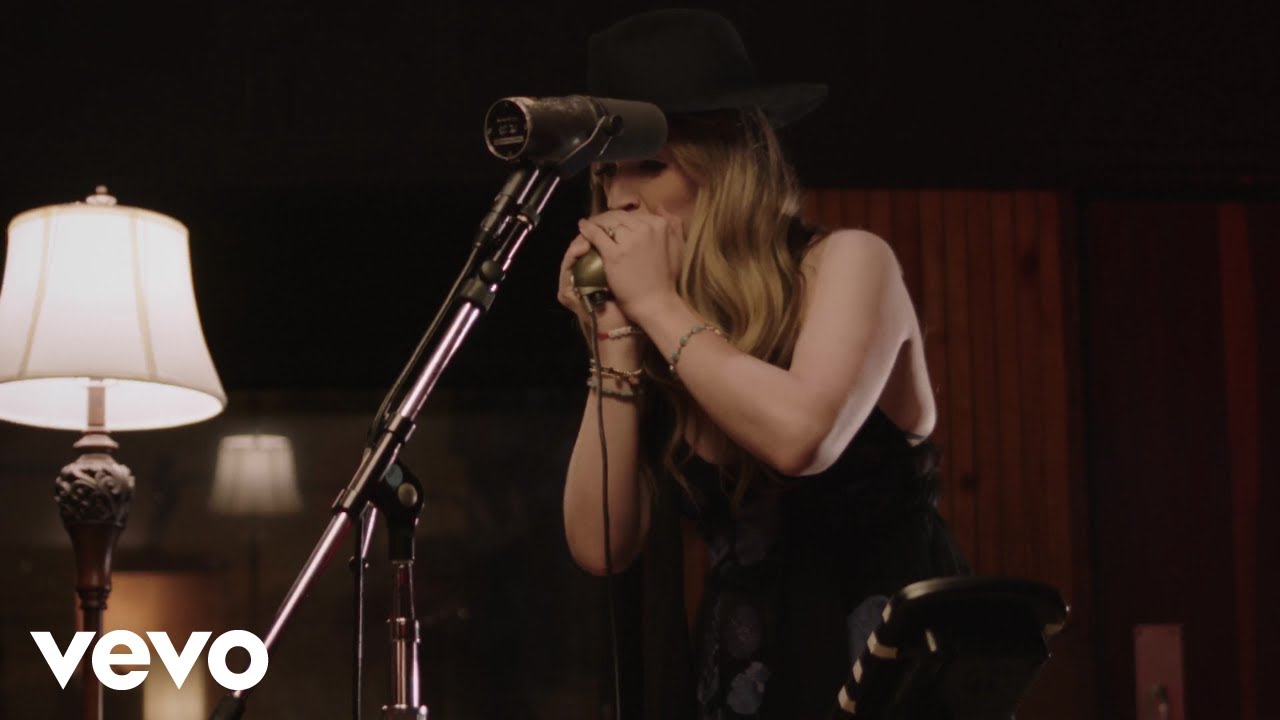 ZZ Ward - Dust My Broom (EastWest Studios Session) - YouTube