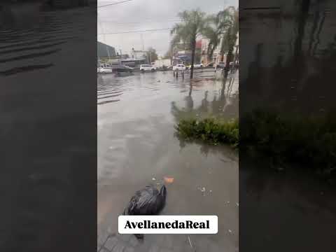 16/05/2025 - Hipólito yrigoyen y Jujuy #Avellaneda inundado hasta las puertas 🚪