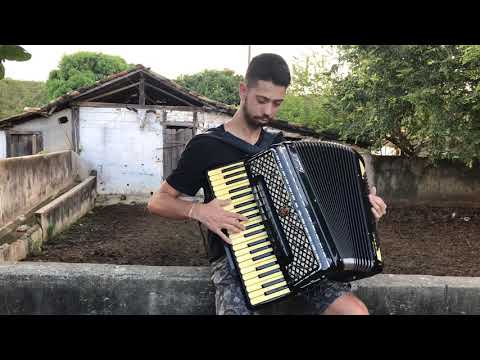 Gustavo Neves tocando músicas do Trio Parada Dura na Scandalli 4s