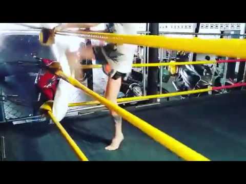 Practicing Dieselnoi Knees on the Corner - Petchrungruang