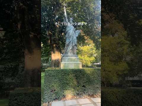 テキスタイル装飾の小さなパリ風バルコニー