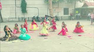 Holi dance by kids | Holiya me ude re gulal | Ila Arun |