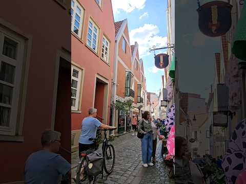 🛣 die Straße (street) 🏘 Schnoor Quarter, Bremen, Germany 📷 SG Z Flip 5 #touristspot 🌞 02 May 2024