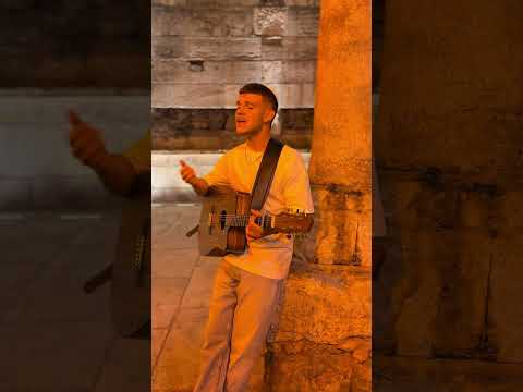 נדב חנציס בביצוע מרגש ל״מלך אחד לעולם״ בכותל