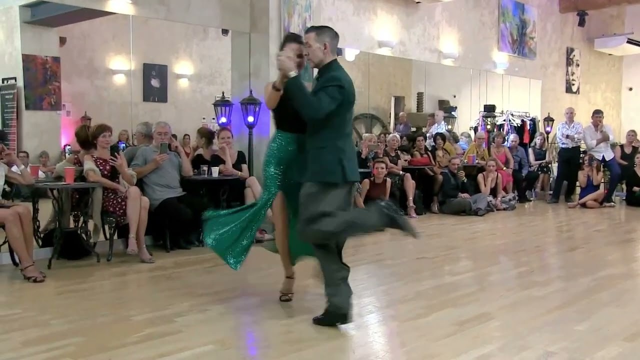 Video thumbnail for Michael Nadtochi et Elvira Lambo dansent sur la valse Illusion Azul