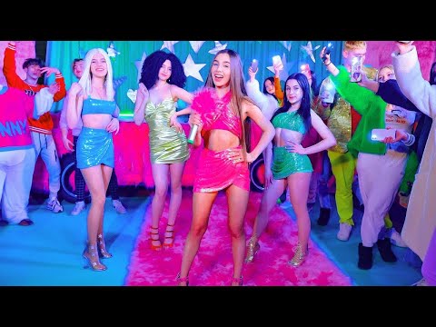 IL CONCERTO DI CAPODANNO DI DIANA! FESTA DI CAPODANNO CON NOSTRI AMICI - 5 CANZONI DI DIANA!