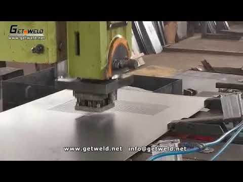 Mesin cuci piring otomatis mengirimkan peralatan pengumpan punch CNC otomatis