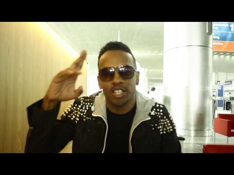 Colonel Reyel annonce le concert de Serge Beynaud