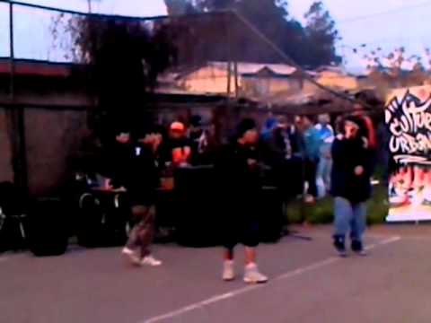 KLASE POBLACIONAL- NO SON LAS RIMAS SON LAS FRASES(EN VIVO PEÑAFLOW).mp4