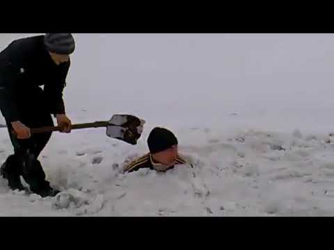 УХО! ДЕБИЛ зарытый в снегу!!!