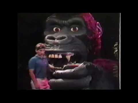 King Kong Hand Photo Spot