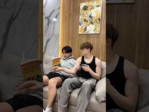 He has 3 legs 🥰🥰