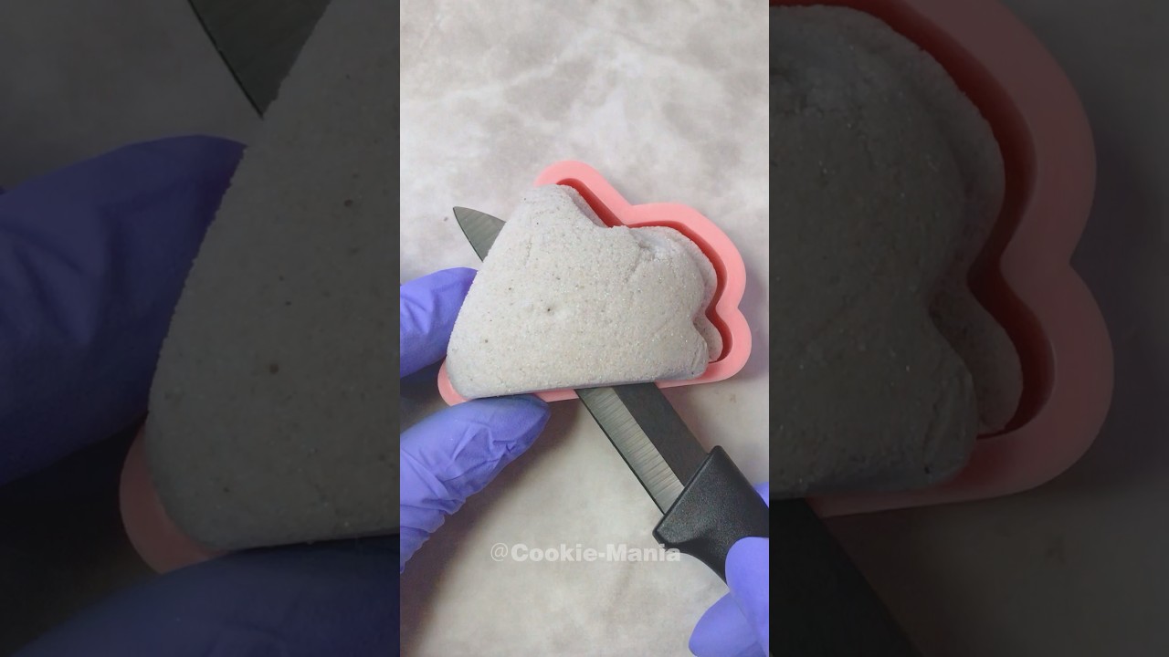 Abul-Hool?? What country is this in?💛 Playing with cookie cutters 🍪  #kineticsand  #shorts #asmr