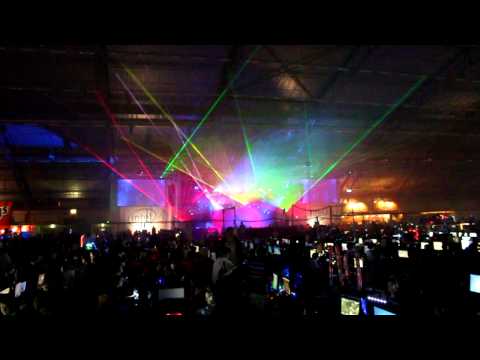 Dj Holger & Ezitsuj - Live at Dreamhack Winter 2011 (Lasershow del 1)