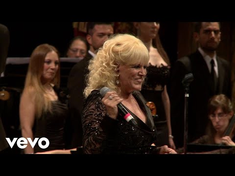 Valeria Lynch - Querido Mío / Como una Loba / Fuera de Mi Vida (En Vivo)