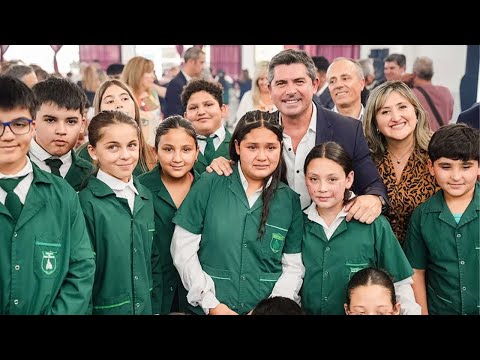 Orrego entregó computadoras para alumnos de 9 de Julio y Sarmiento