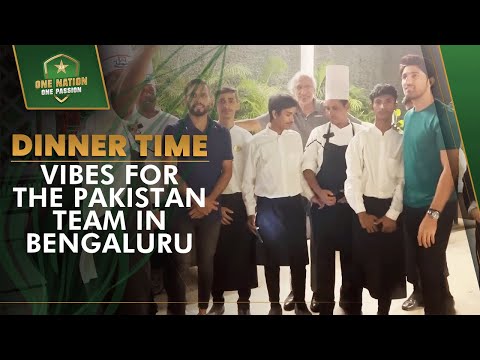 Dinner time vibes for the Pakistan team in Bengaluru 🥘 | PCB | MA2A