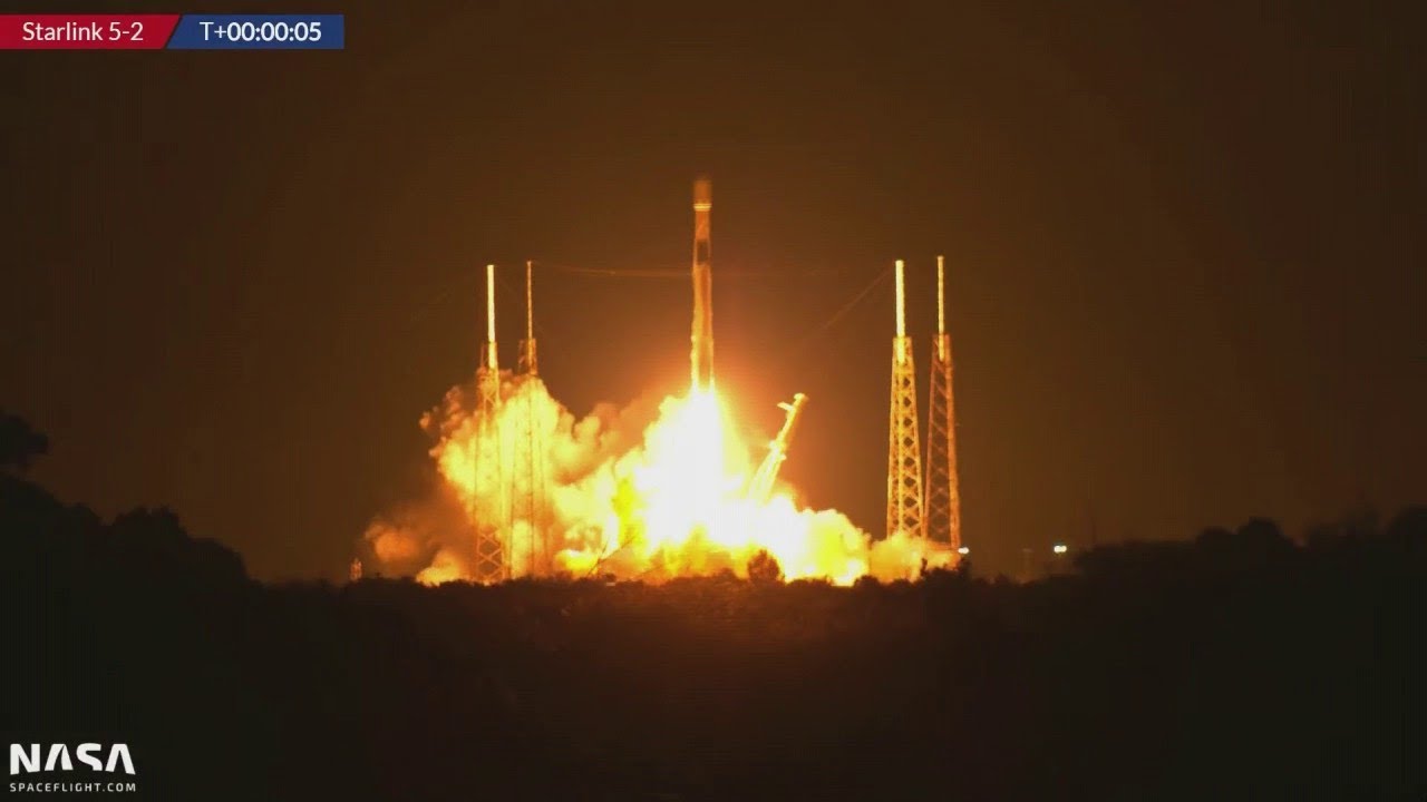 SpaceX met en orbite 56 nouveaux satellites Starlink: les images du décollage de la fusée Falcon 9