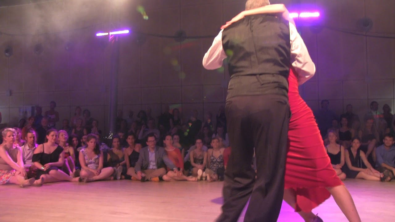Horacio et Cecilia dansent sur le tango Siete Palabras