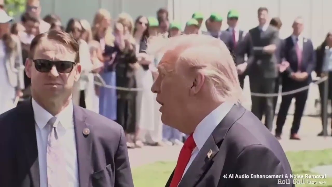 Bildquelle: Press Gaggle: Donald Trump Speaks to Reporters Before Marine One Departure - May 1, 2026 von Roll Call Factbase Videos