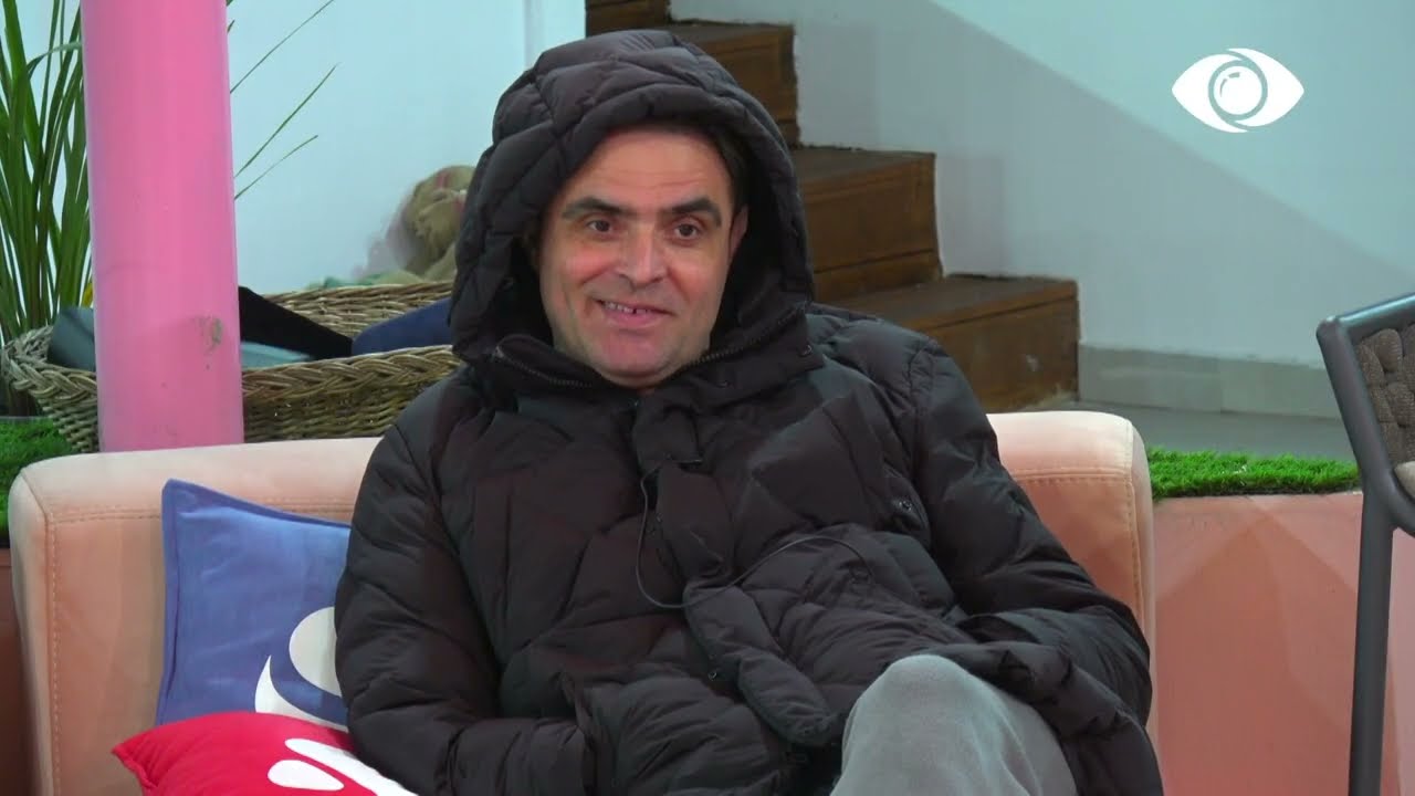 Qeshën me mua/Armaldo bisedon me banorët