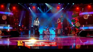 Adam Levine y Gwen Stefani cantaron &quot;Santa Claus is Coming to Town&quot;