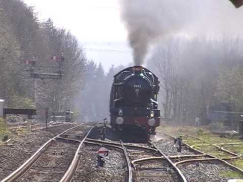 5043 Earl of Mount Edgcumbe speeding through Abergavenny on The Welsh Marches 25.3.17