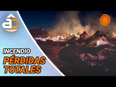 VORAZ INCENDIO | Se prendió fuego un aserradero en Villa del Prado