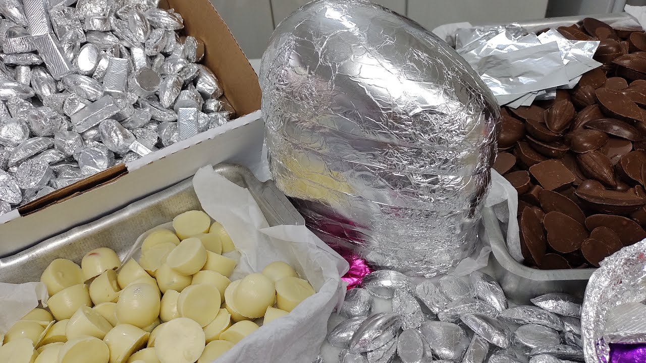 Como Embalar Ovos e Bombons no Papel Chumbo e Armazenar em Caixas
