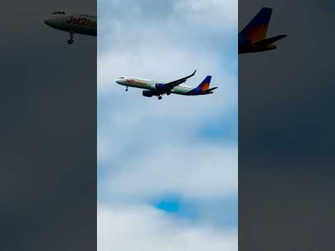 “Plane Flies Over Ancient Scottish Palace with Stunning Beach View! 🏰✈️🌊”