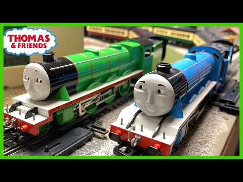 Gordon & Henry Long Express Train - Bachmann and Hornby Thomas & Friends Train