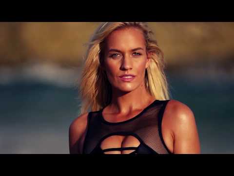 Paige Spiranac Doing Golf Tricks In Bathing Suit For SI Swimsuit In Aruba