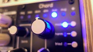 Video thumbnail for Qu-Bit Chord v2 rhythmic chord progression by synthe sizer83