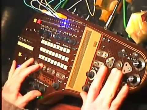Squidfanny (Legacy) - Circuit Bent OMNICHORD OM 27 SYNTHESIZER (October 2012)