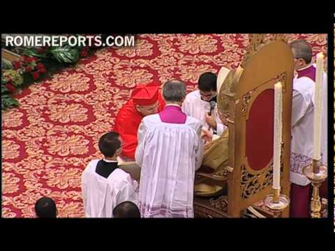 Cardinal Raymond Burke writes book on the Eucharist: 'Divine Love Made Flesh'